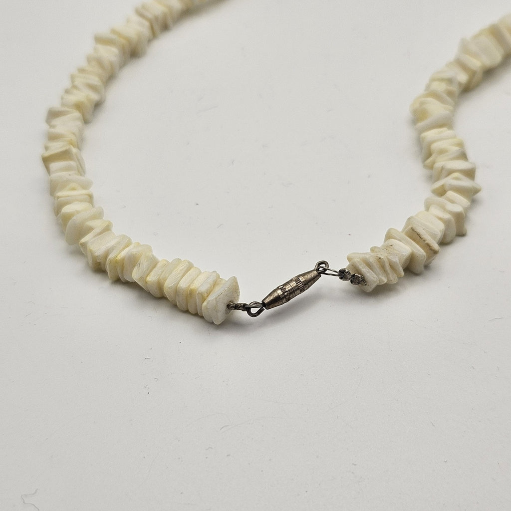 Cream Shell Chip Choker Collar Necklace Barrel Closure 90s Y2K Preppy