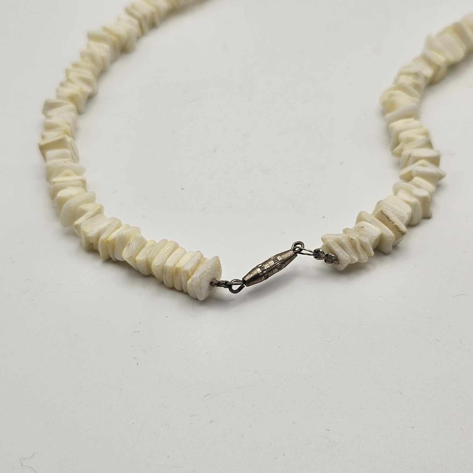 Cream Shell Chip Choker Collar Necklace Barrel Closure 90s Y2K Preppy
