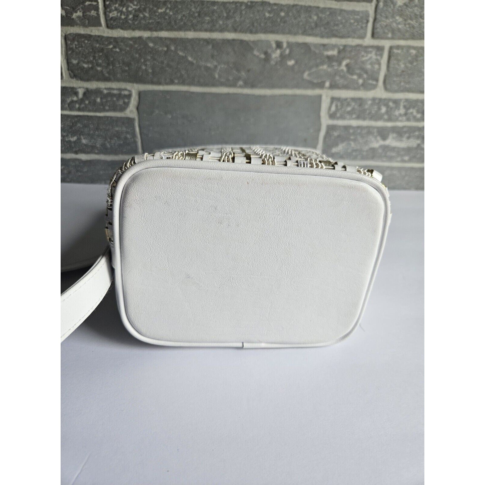 Cute Vintage 80's Warren Reed White and Gold Handbag with removable strap