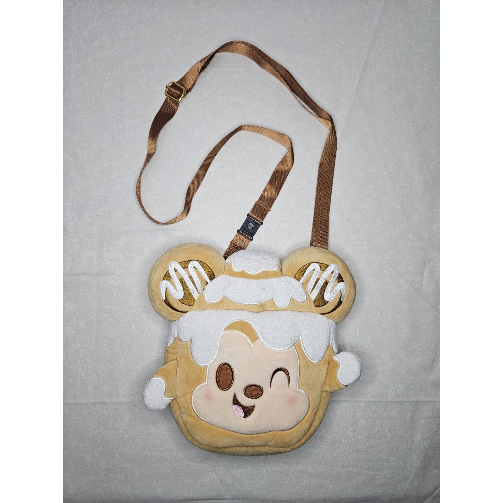 2023 Disney Parks Munchlings Mickey Mouse Crossbody Bag Cinnamon Swirl Bun