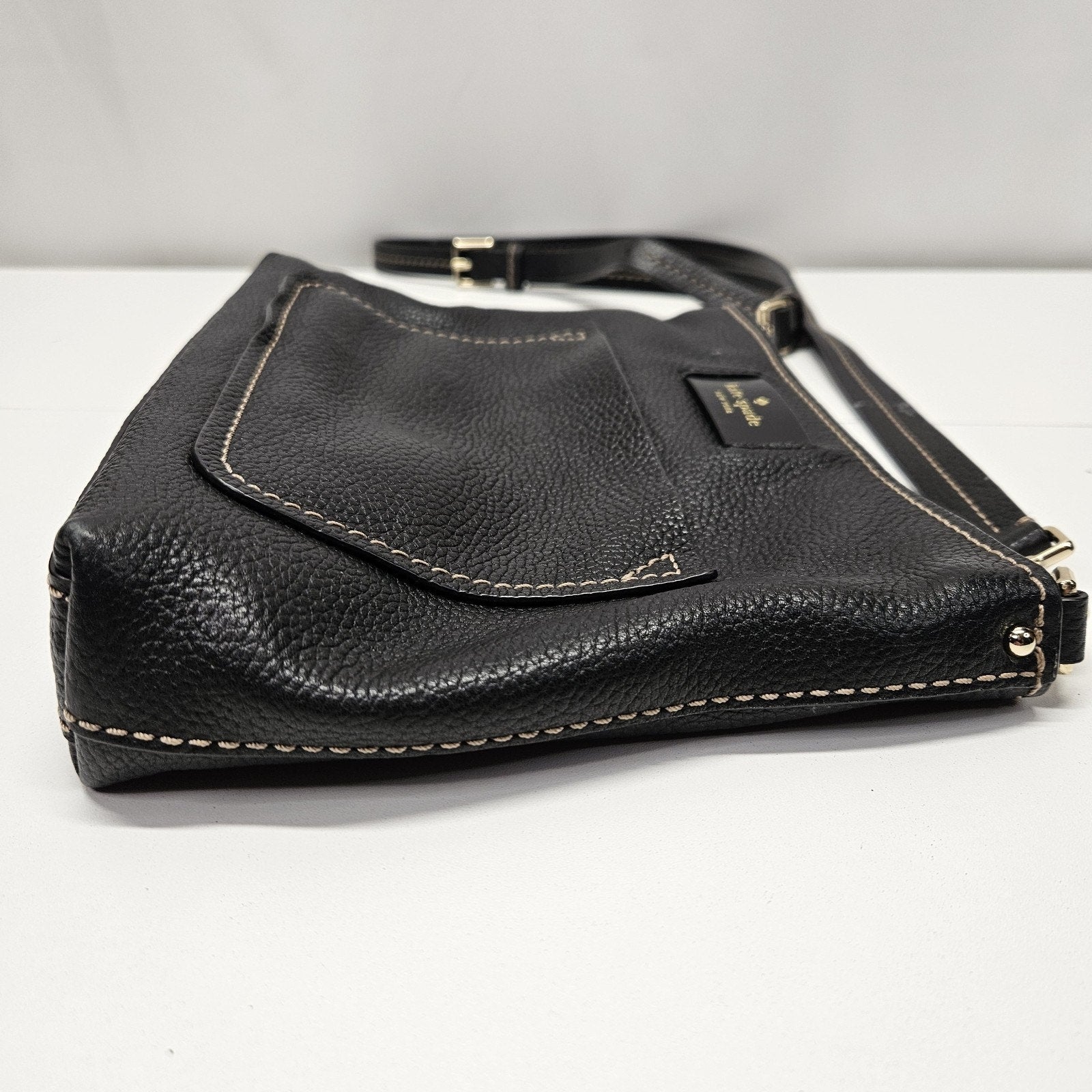 Kate Spade NY Leather Domed Crossbody Shoulder Handbag Purse Logo Classic Black