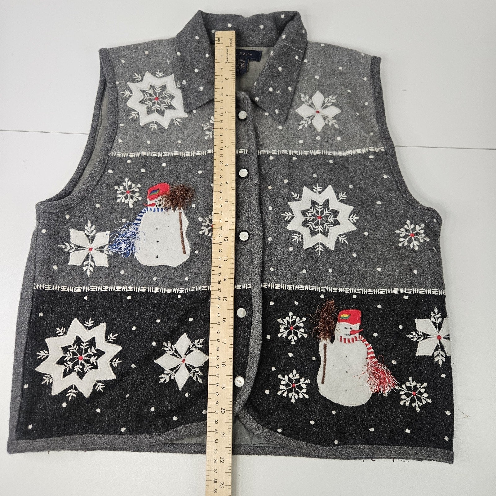 Vtg Wool Blend Vest Gray Large Snowflake Snowman Christmas Cottage Artsy