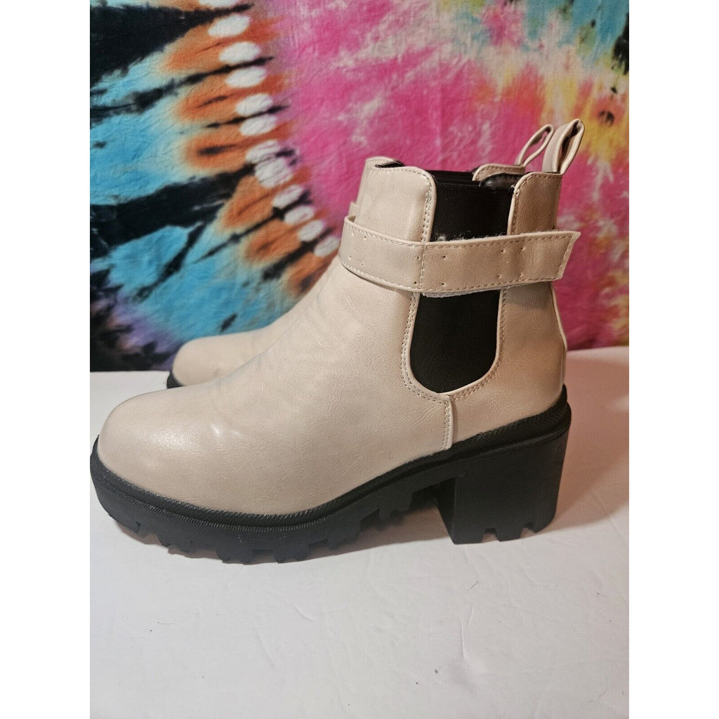 Nicole Miller Chelsey Ivory Cream W Black Chunky Lug Boot Faux Leather Size 9