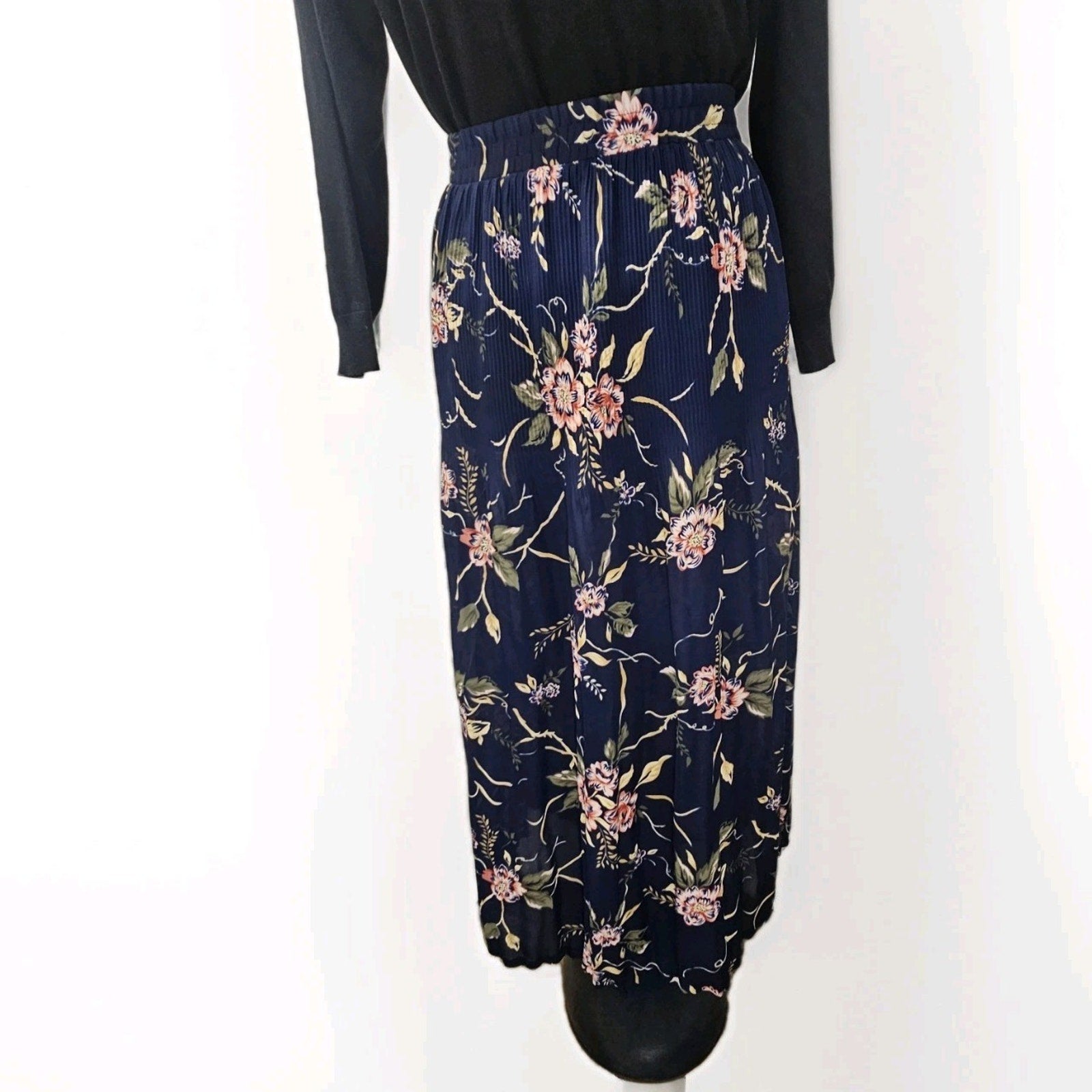 Sag Harbor Woman Navy Floral Crinkle Pleated Skirt Elastic Waist Sheer Sz Large