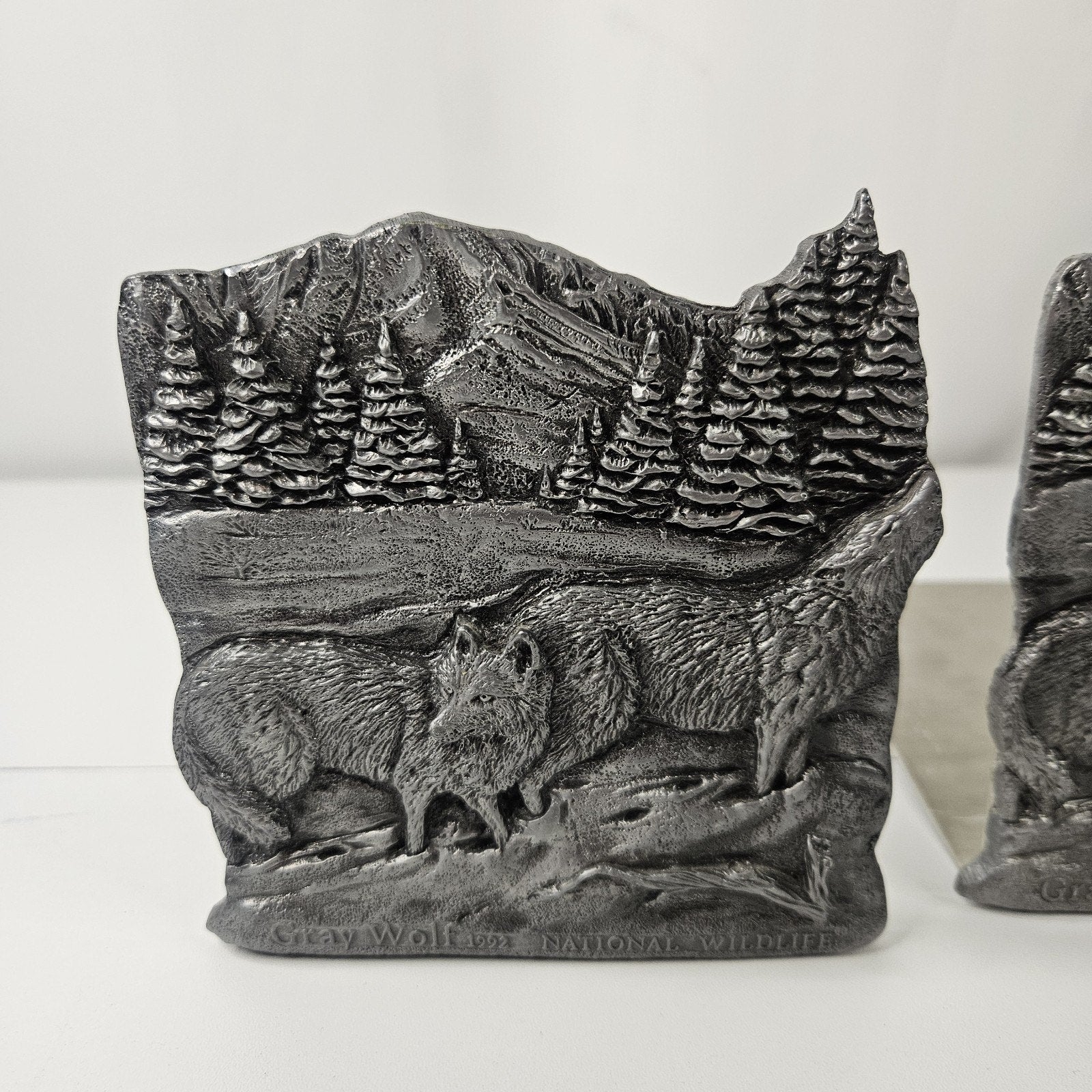 Vtg 90s Natural Wonder National Wildlife Foundation Grey Wolf Metal Bookends Set