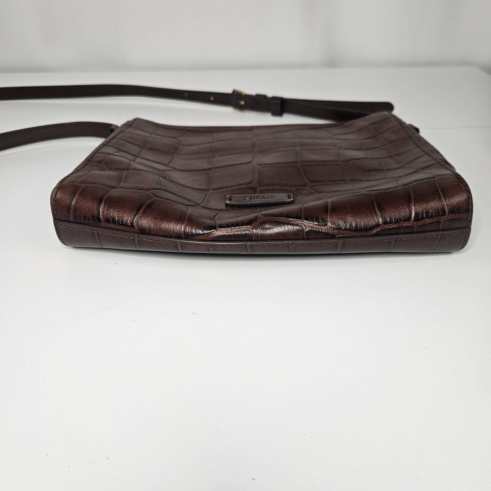 Vintage FOSSIL Croc Embossed Brown Leather Shoulder Crossbody - 10 x 8"