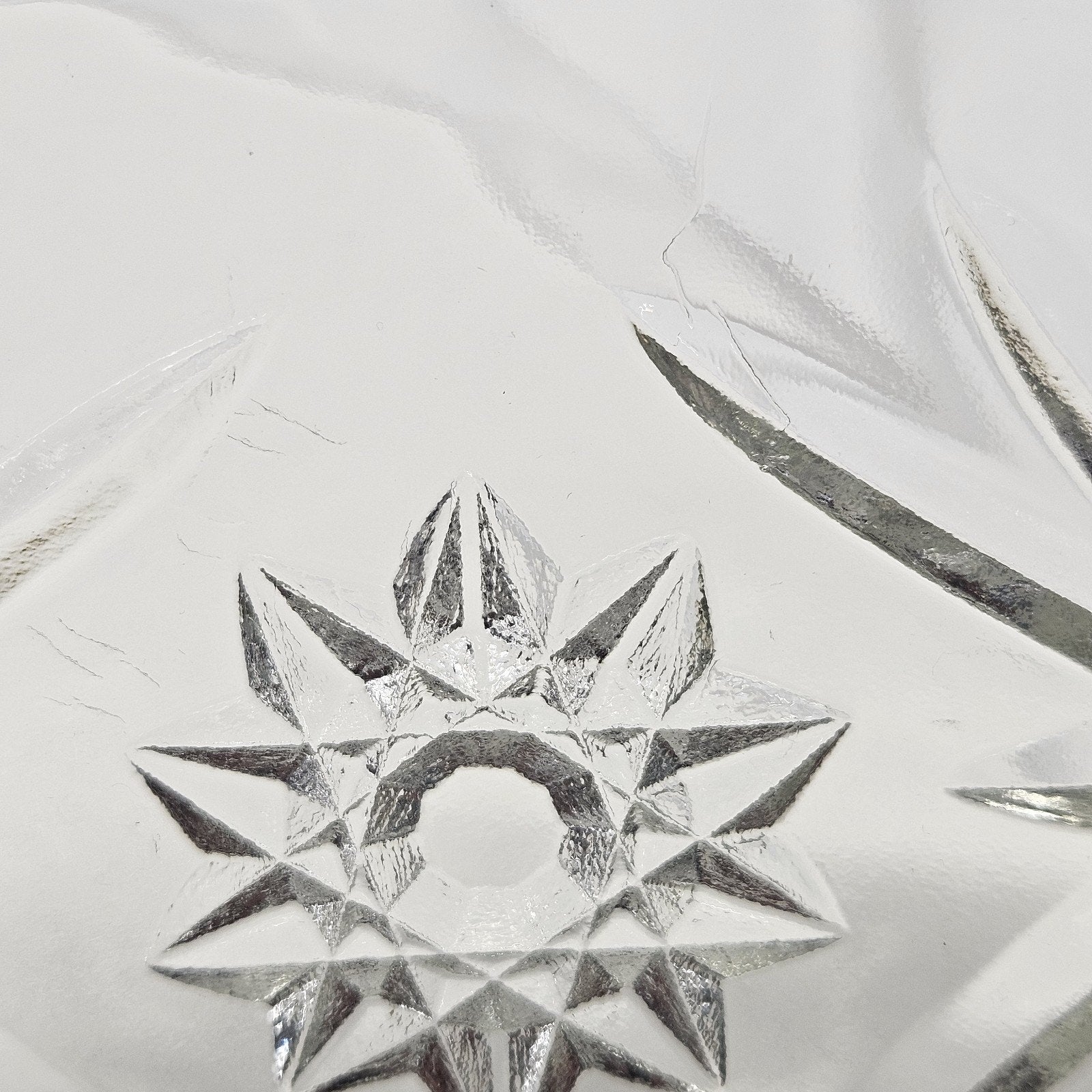 Hocking Crystal Early American Prescut 8 3/4" Serving Bowl