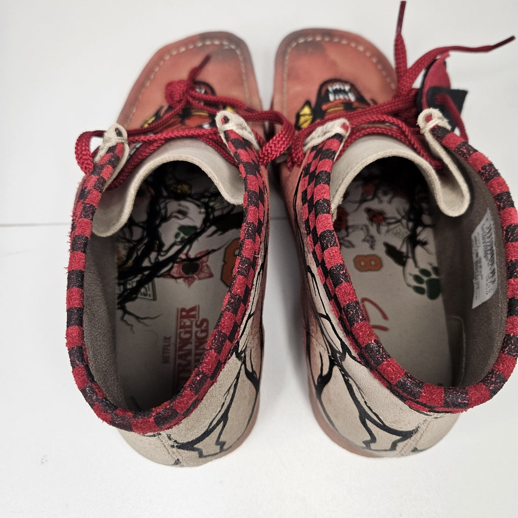 Men's Clarks Wallabee Evo Stranger Things Dark Sand Hell Fire Club Men;s 8.5 Women's 10.5 NWOB