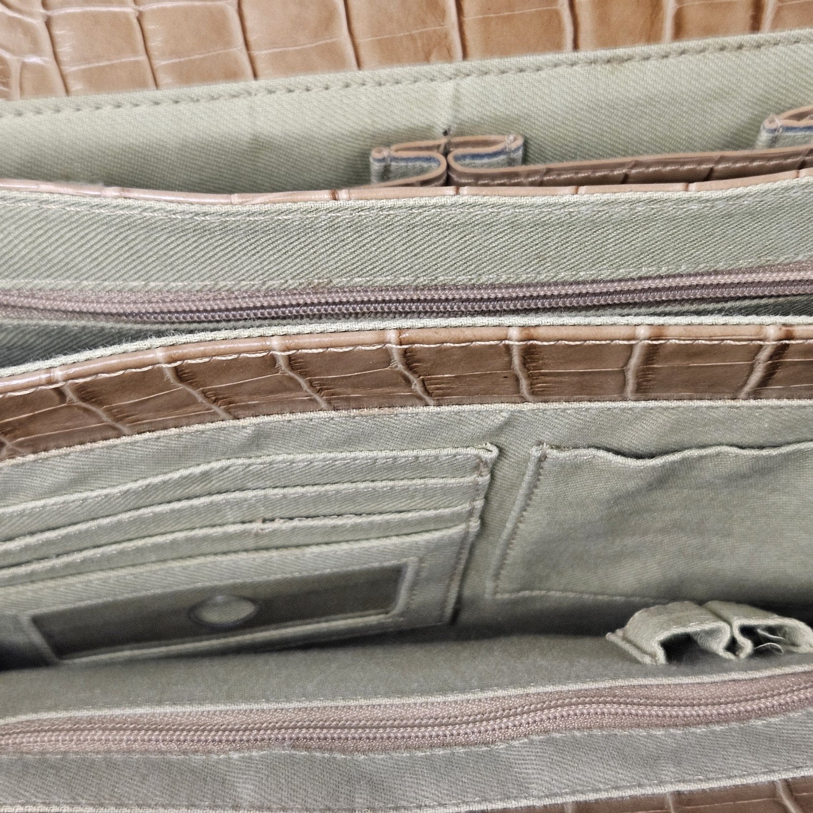 Vintage Liz Claiborne Purse Tan Embossed Faux Crocodile Small Shoulder Purse