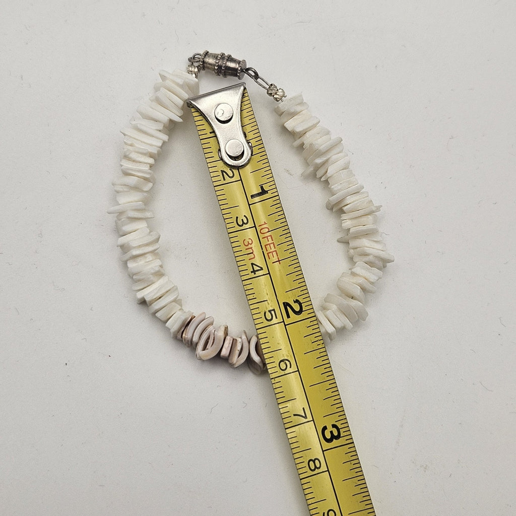 White & Brown Puka Chip Shell Beads Small Bracelet Vintage 90s Y2K Preppy Beach