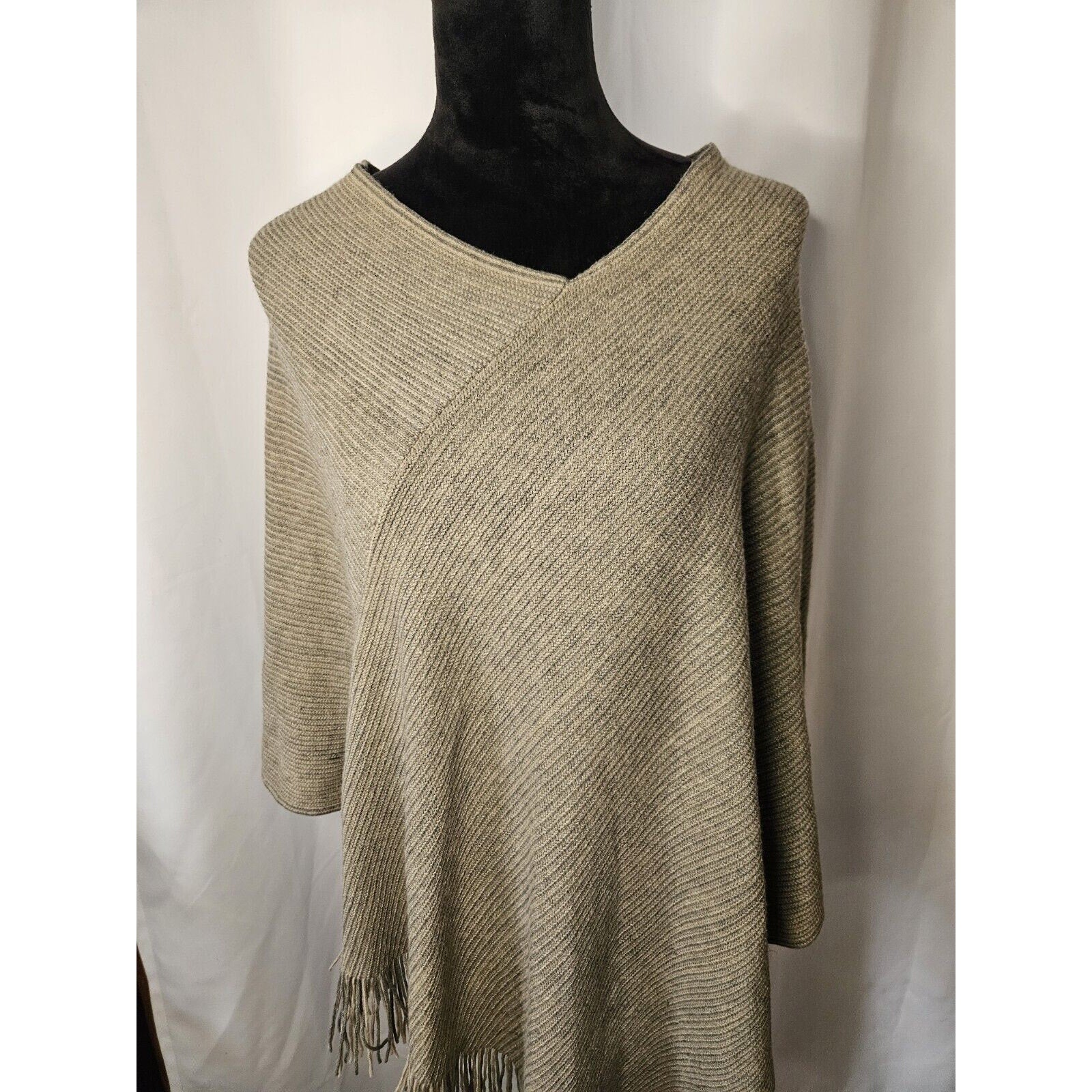 Steve Madden Women's Grey Tasseled Fringe Poncho Cape One Size Two-Tone