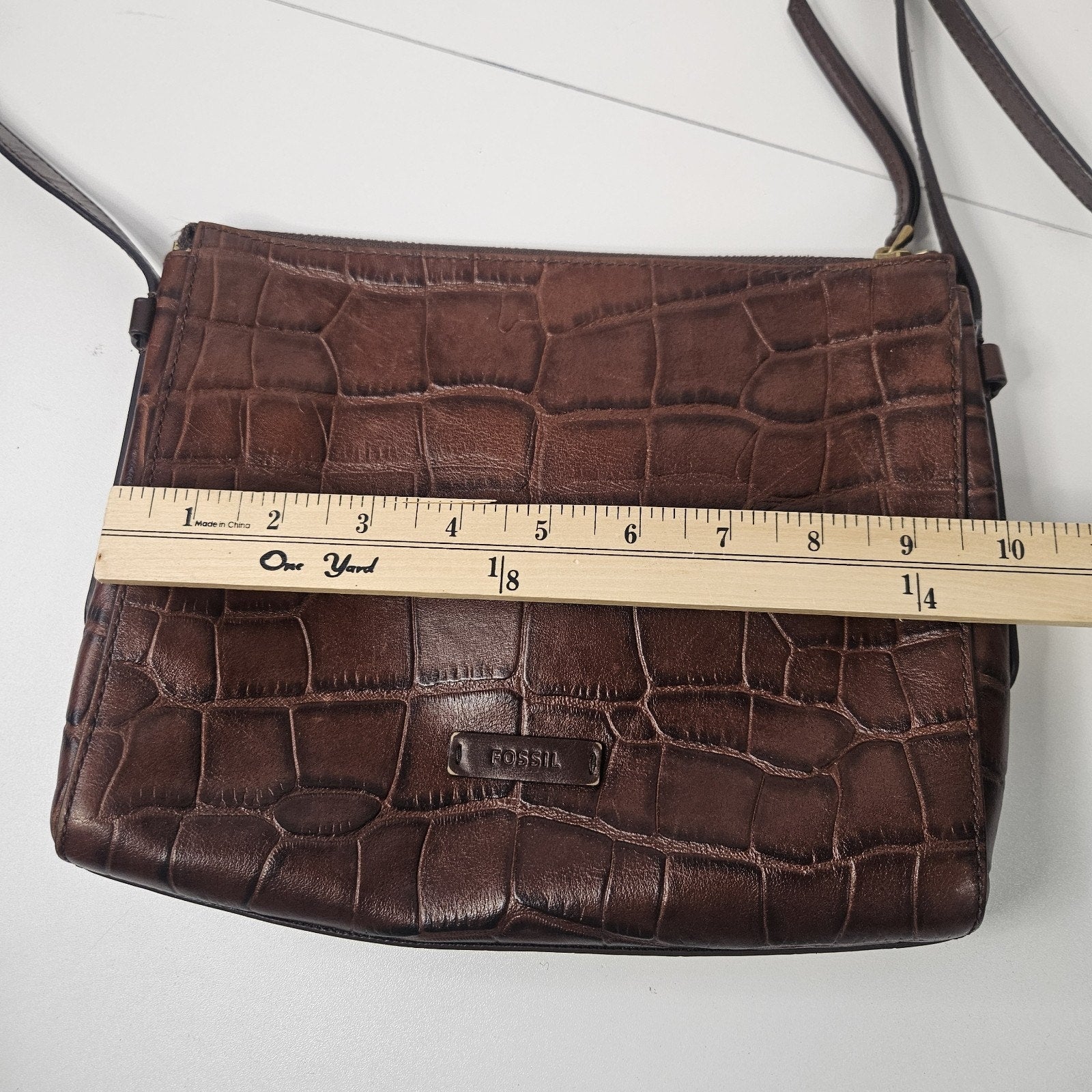 Vintage FOSSIL Croc Embossed Brown Leather Shoulder Crossbody - 10 x 8"