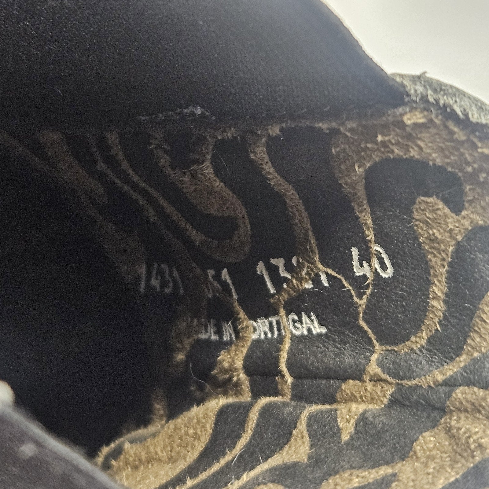 Fly London Salv Chelsea Boots Womens Size 9.5 Gray Leather Pull On Ankle Booties