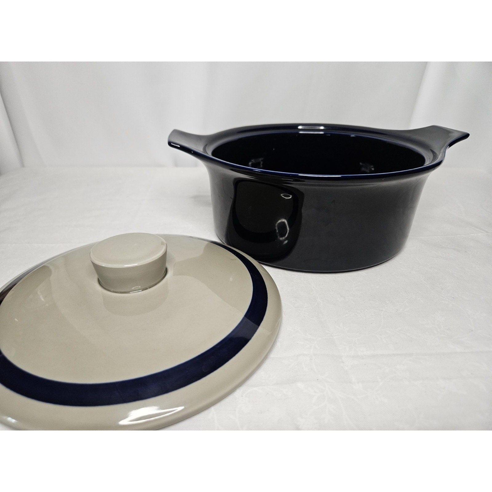 Vintage Celebrity Lexington Round 2 Quart Stoneware Casserole Dish Lid Blue