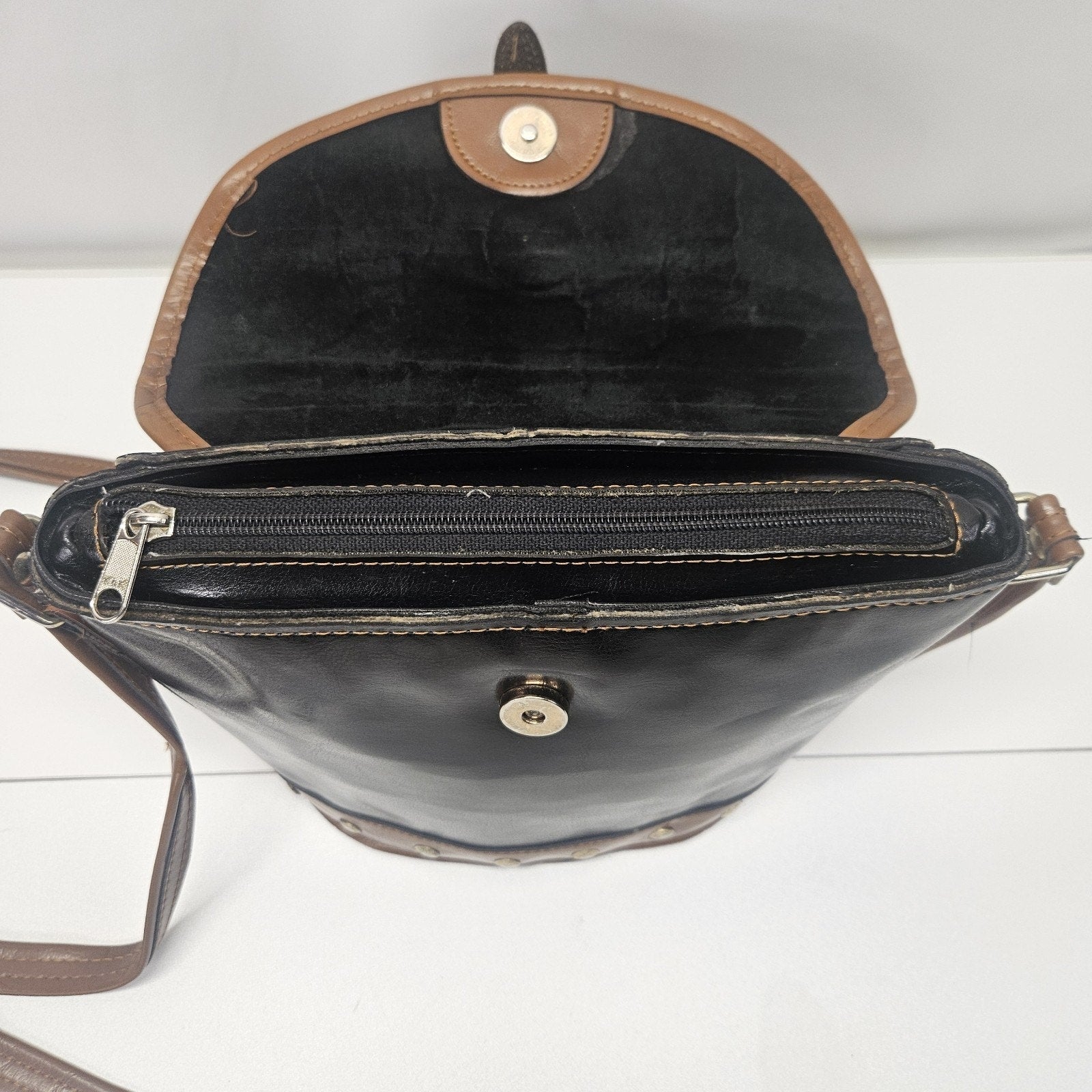 Vintage Black And Tan Leather Crossbody Shoulder Bag Purse Suede Liner Hong Kong