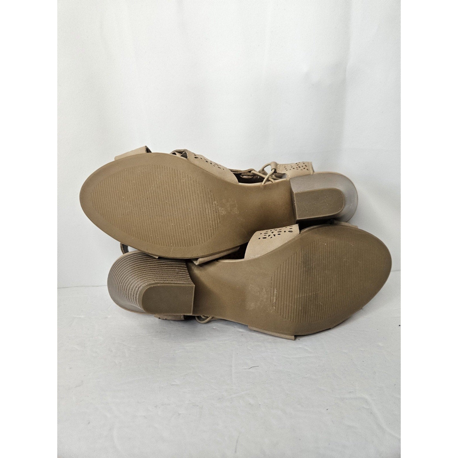 Manhattan Collection Women Heels Taupe Size US 10 Stretchy Cut Outs Sandals