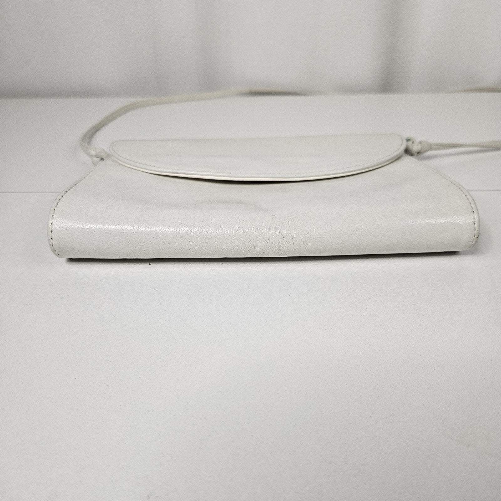 Vintage KORET 100% White Genuine Leather Crossbody Purse-B130 1960s Gold Tone