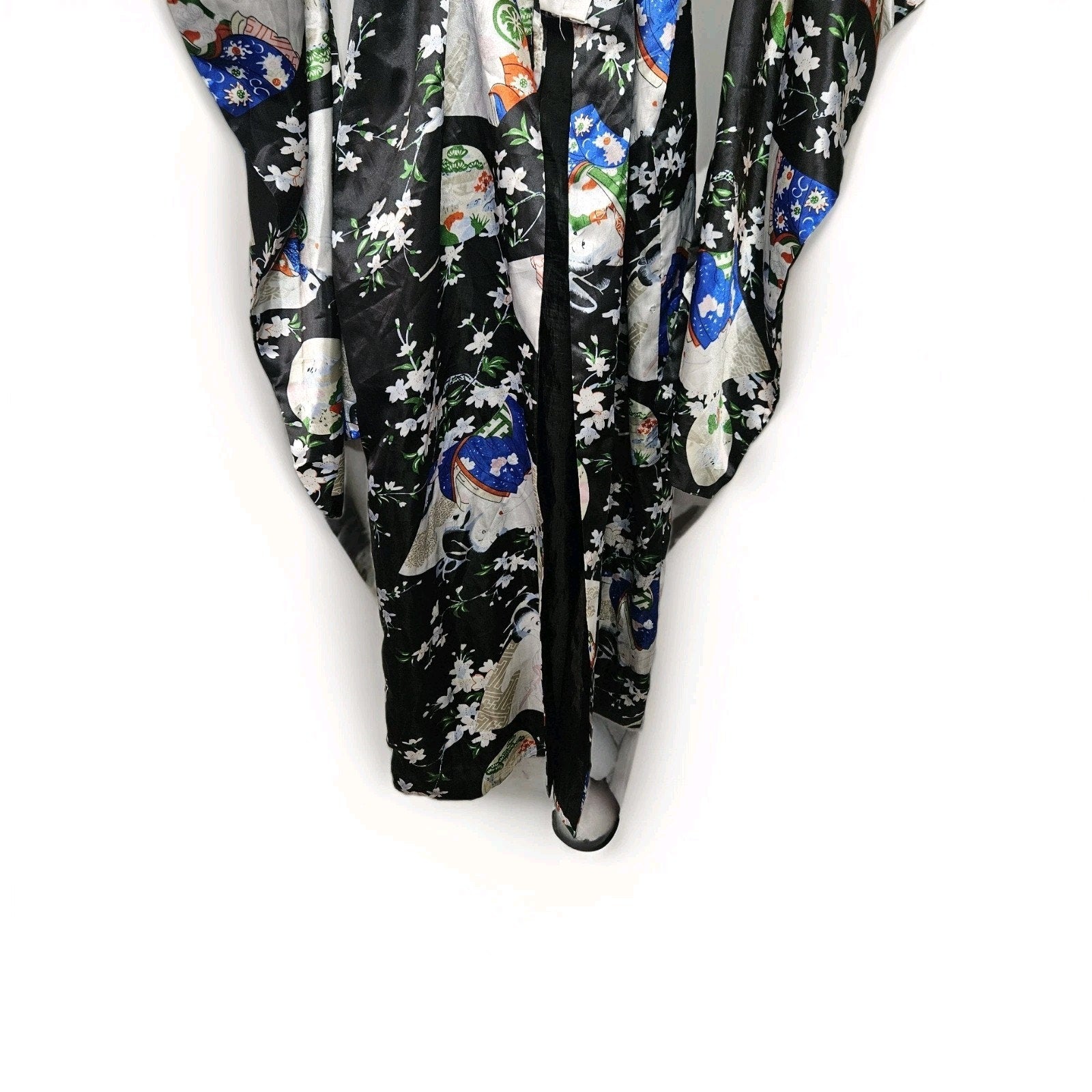 Vintage 80s Bo Er Xiu Pin Black and White Satin Geisha Print Kimono Robe
