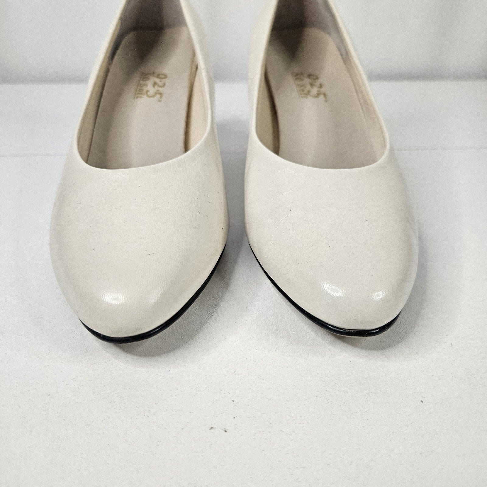 925 So Soft Womens Bone White Pumps Size 9.5 M Italian Leather Classic Heels
