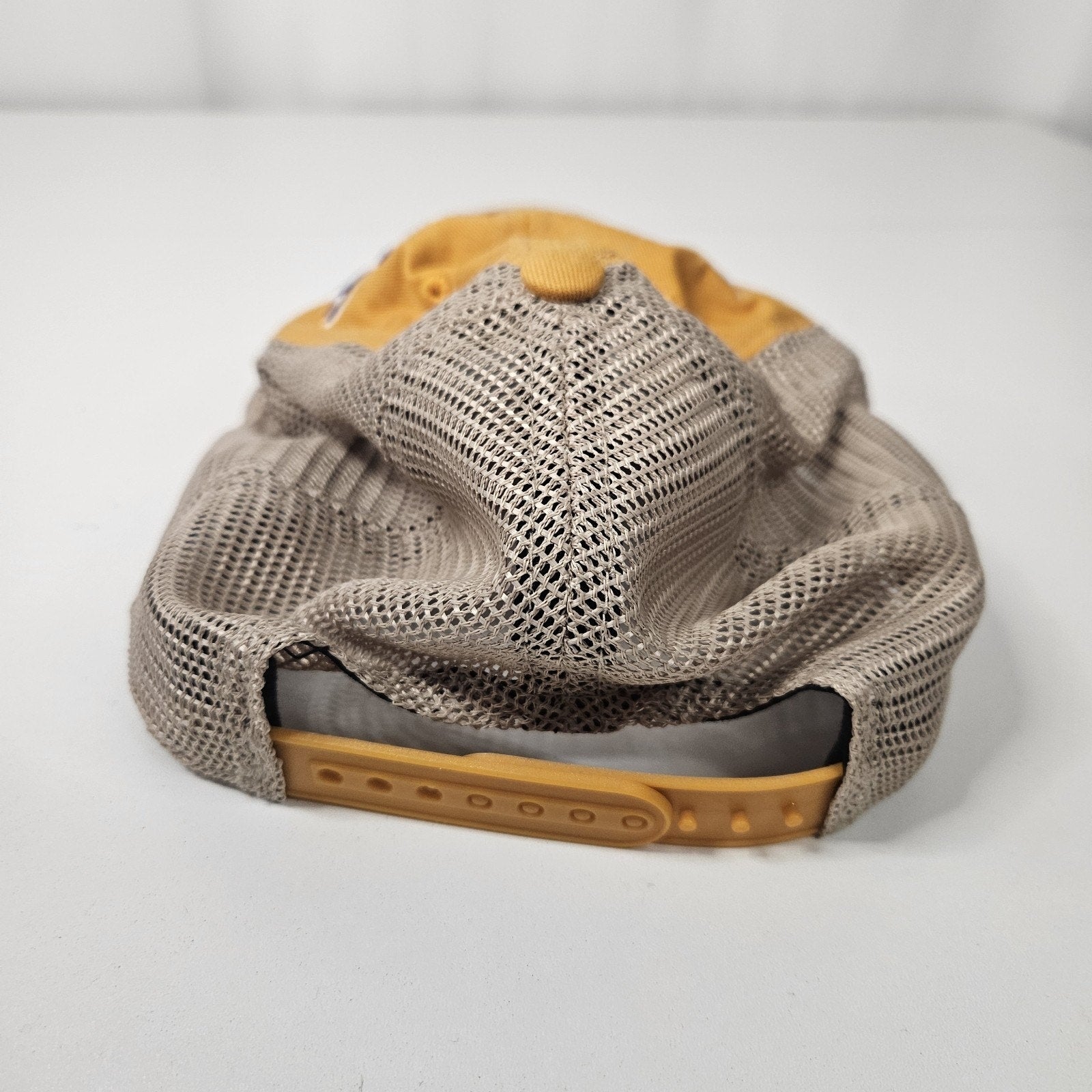 Vintage LA Lakers Yellow With Beige Mesh Snapback Hat Cap Fan Favorite Trucker