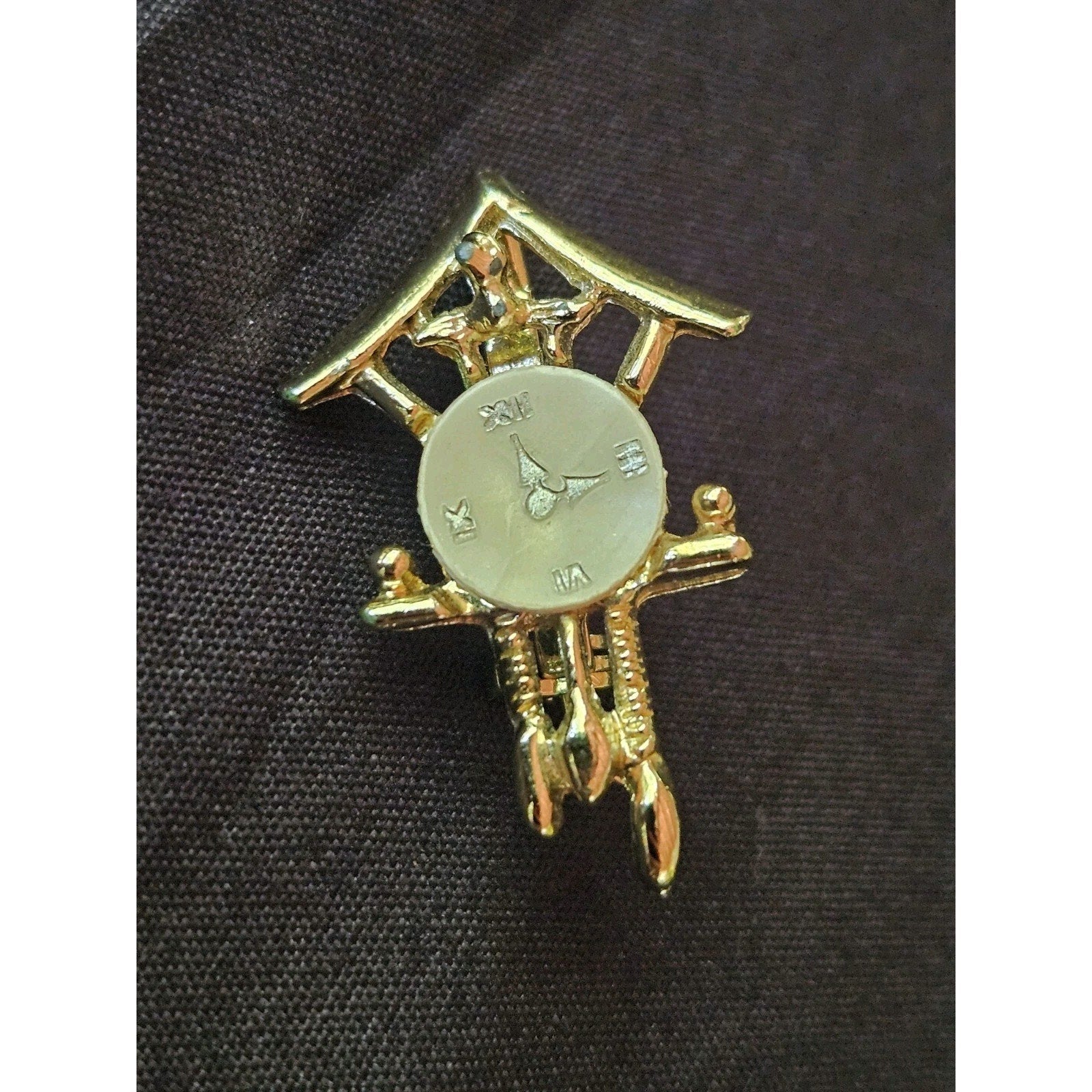 Vintage Collectible Pin CooCoo Cuckoo Clock Design Gold Tone 1.5"