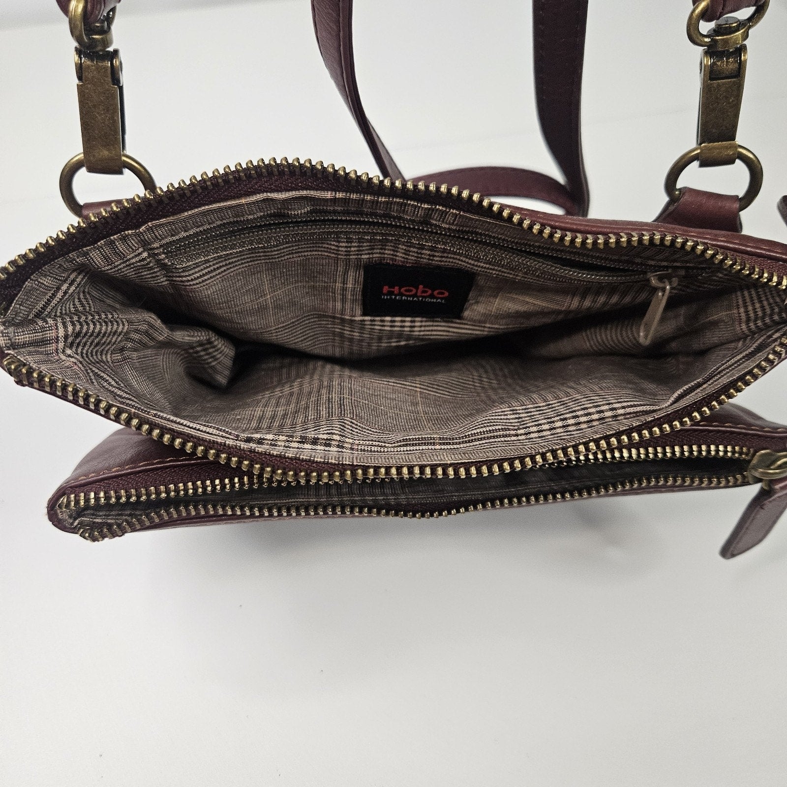 Hobo Merlot Crossbody Bag Strap Faux Leather Womens Handbag Purse Multi Comparts