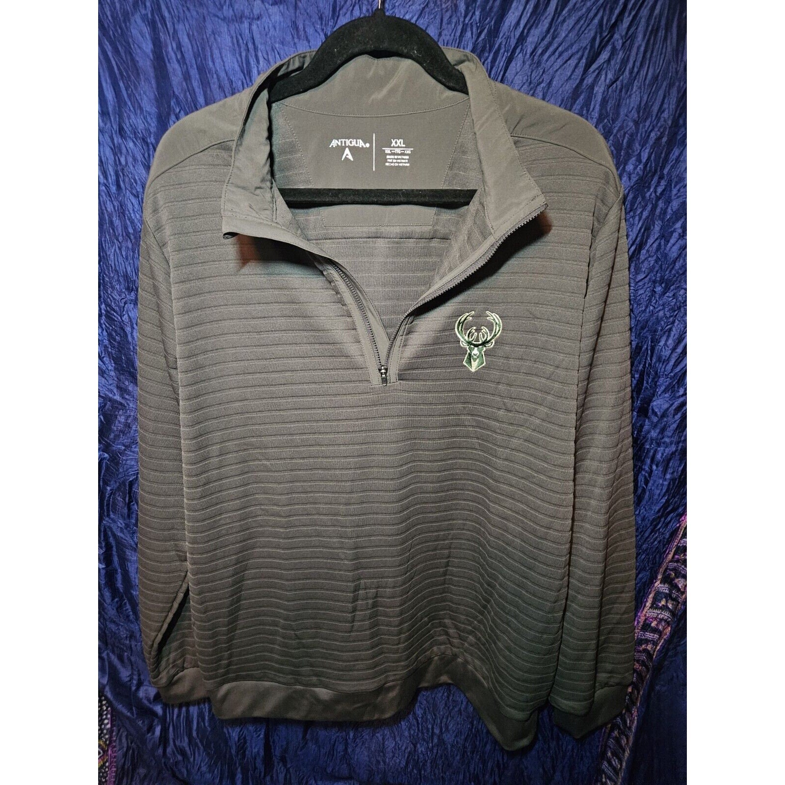 Antigua Women’s Milwaukee Bucks Basketball Logo Quarter-Zip Sweatshirt 2X XXL