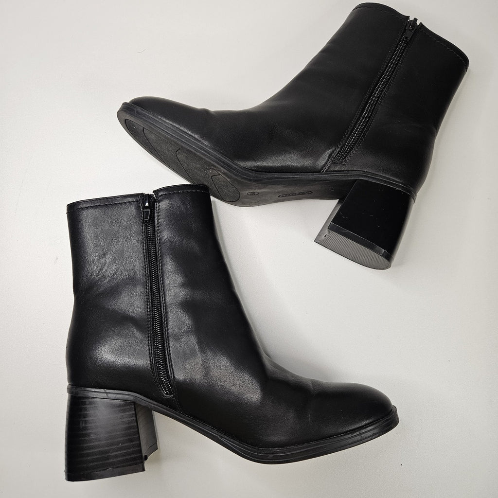Nine West Women's Doleas Ankle Boot Size 8 M Faux Leather Block Heel Boots