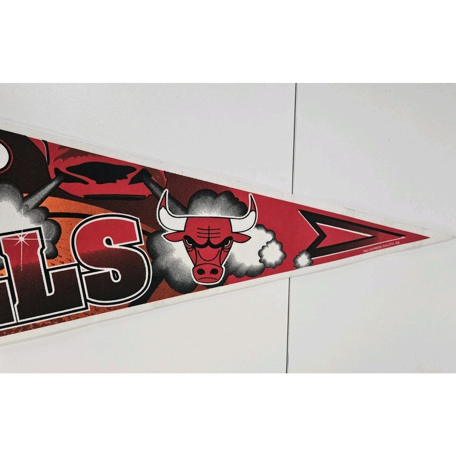 Vintage 90s Chicago Bulls NBA Basketball Red Smoke Pennant Tag Express Duluth
