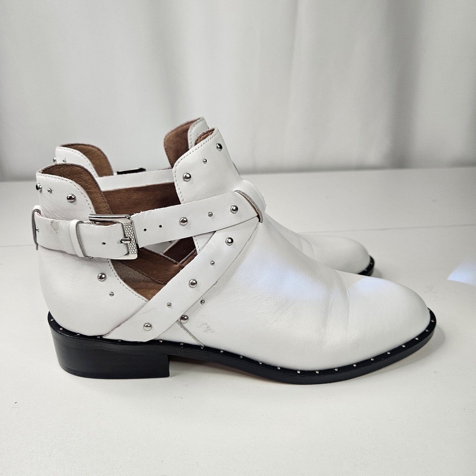 Halogen Nordstrom HAILEY Studded Leather Ankle Boots White Womens US Size 8.5 M
