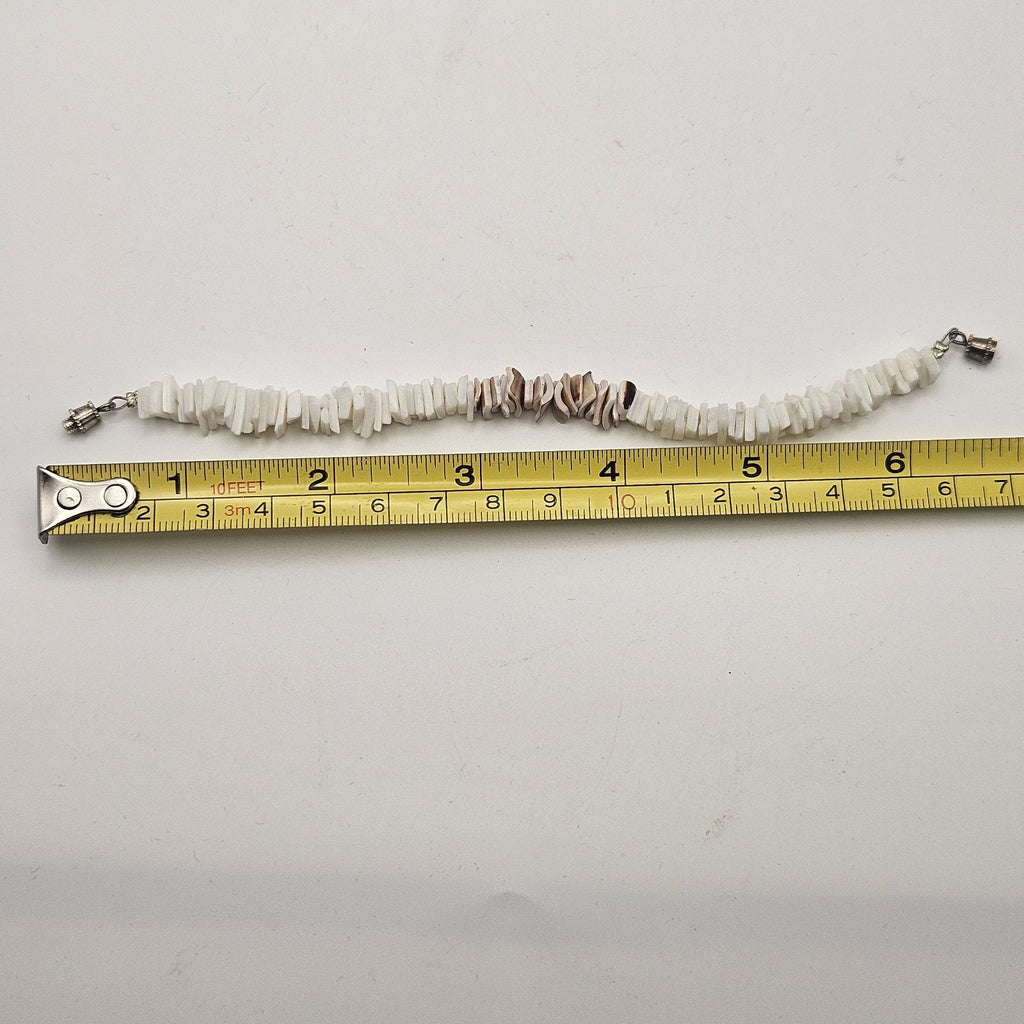 White & Brown Puka Chip Shell Beads Small Bracelet Vintage 90s Y2K Preppy Beach