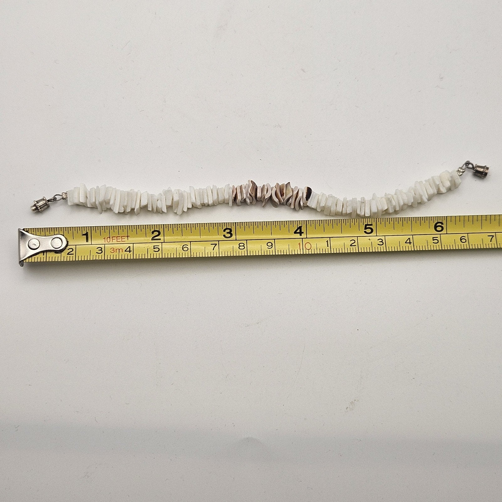 White & Brown Puka Chip Shell Beads Small Bracelet Vintage 90s Y2K Preppy Beach