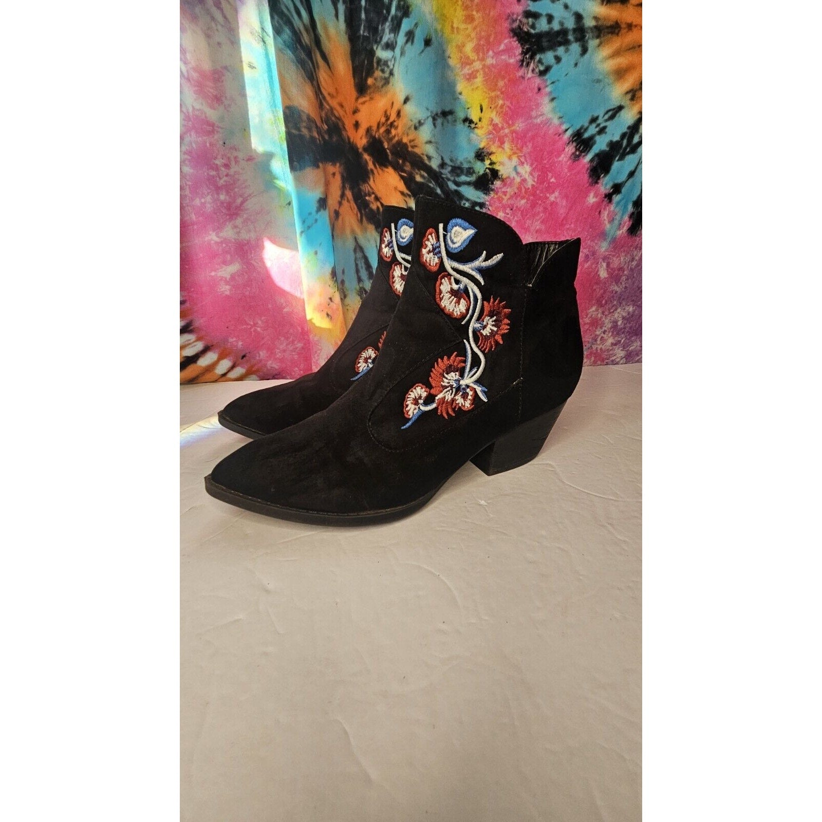 Carlos Santana Layne Ankle Boots Floral Embroidery Faux Suede Side Zip Size 9 M