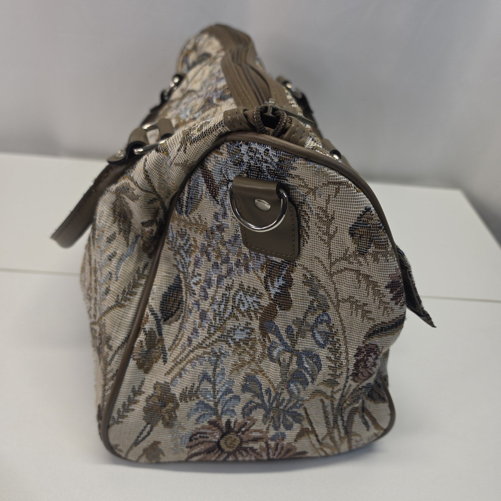 Vintage 90s Jordache Floral Tapestry Zip Shoulder Strap Duffel Travel Bag 14"
