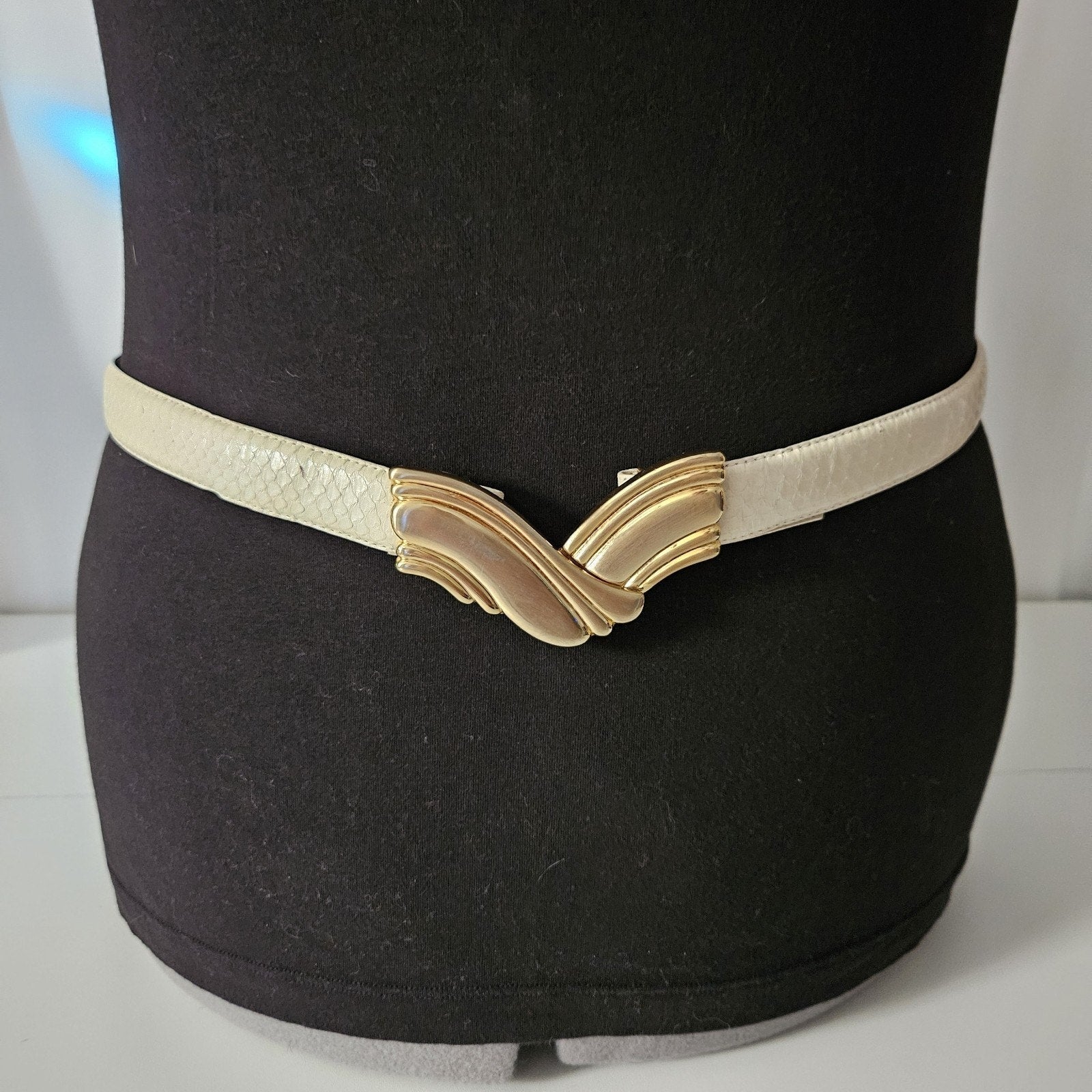 Liz Claiborne Beige Genuine Snake Skin Belt Large Gold Hardware Vintage 90's