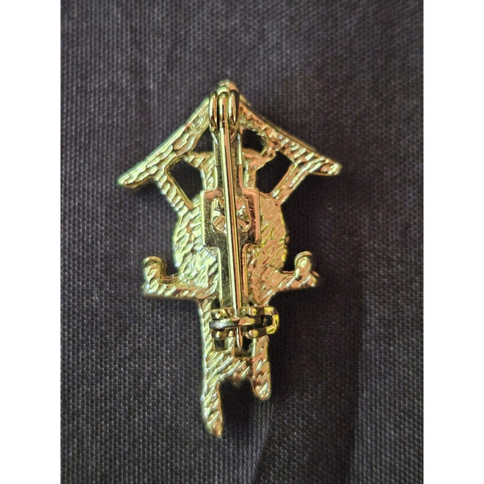 Vintage Collectible Pin CooCoo Cuckoo Clock Design Gold Tone 1.5"