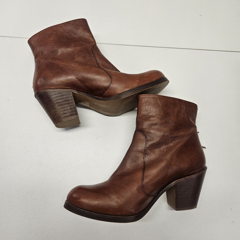 Chio Studded Brown Leather Heeled Ankle Boot 38 1/2 EU US 8-8.5 M Western Spain