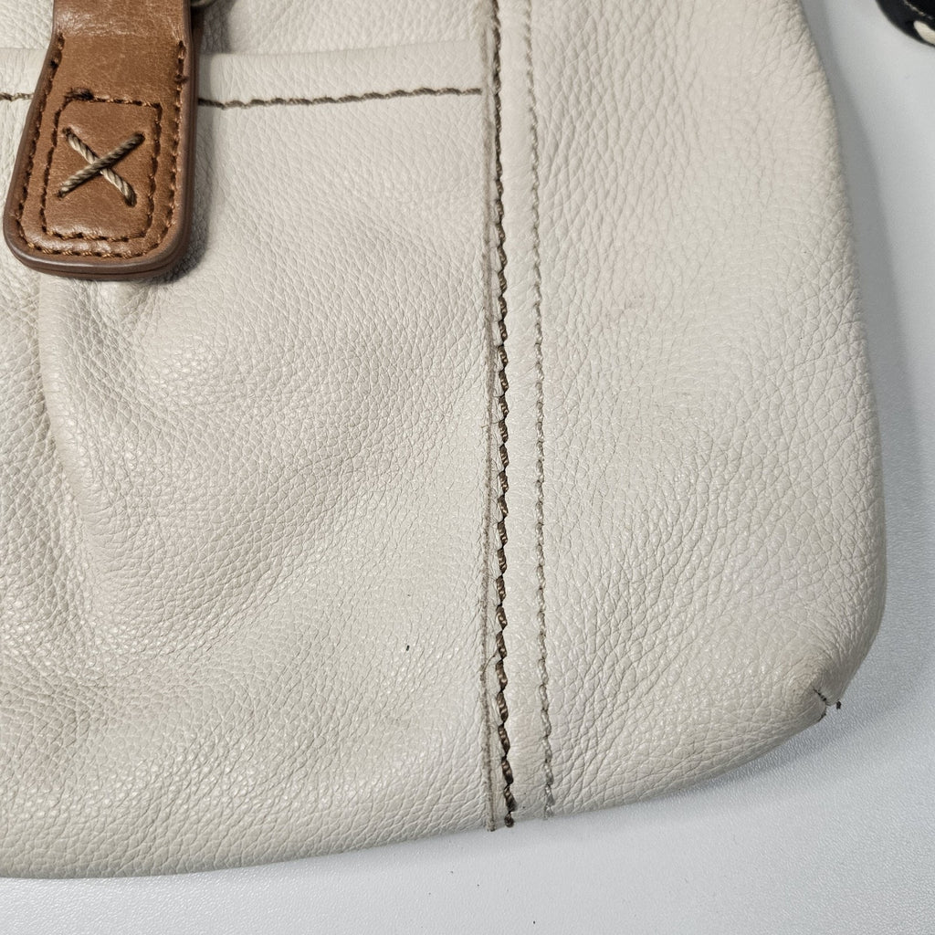 The Sak Pebbled Leather Crossbody Shoulder Handbag Webbed Strap Beige Kendra