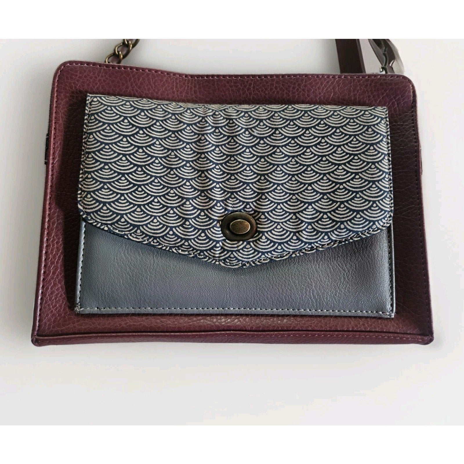 Burgundy BoeJack Design Crossbody Purse w Chain Strap & Pattern