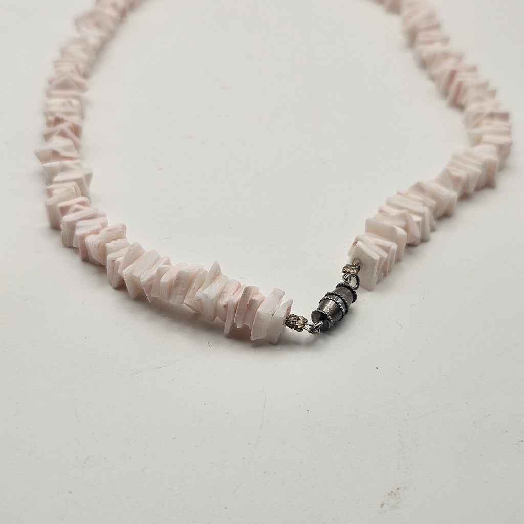 Pink Shell Chip Choker Collar Necklace Barrel Closure 90s Y2K Preppy