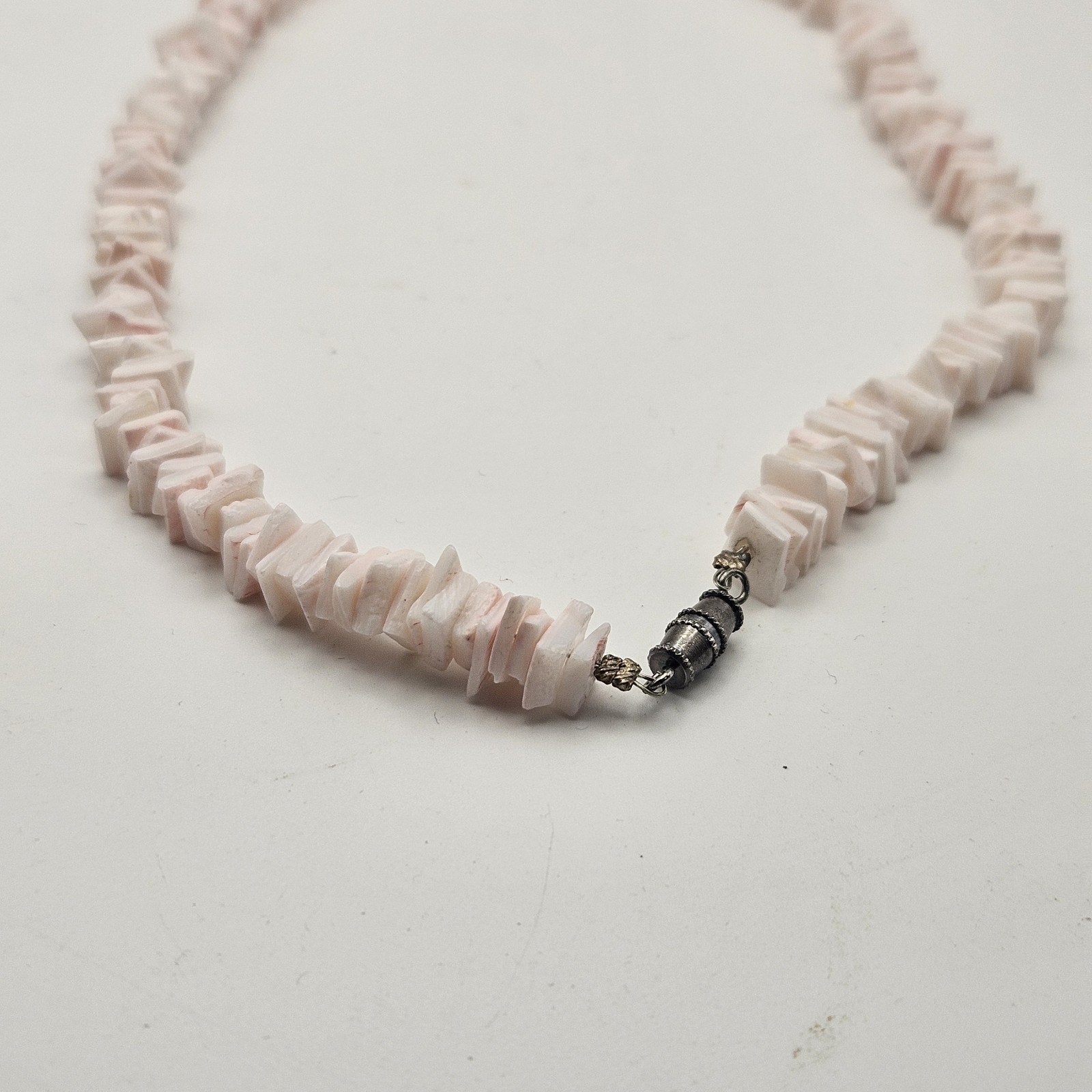 Pink Shell Chip Choker Collar Necklace Barrel Closure 90s Y2K Preppy