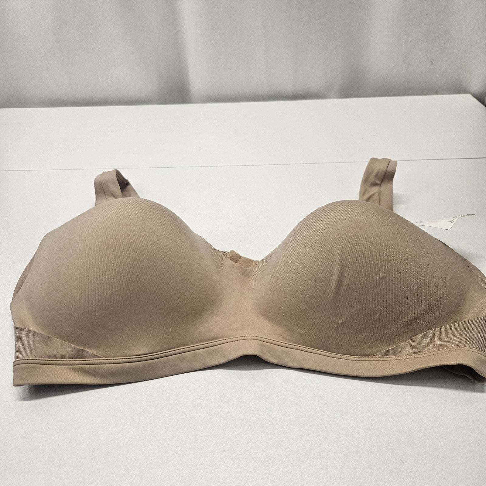 Warner’s Women Wireless With Lift Beige Bra Size 2XL Style 2231 Beige Color