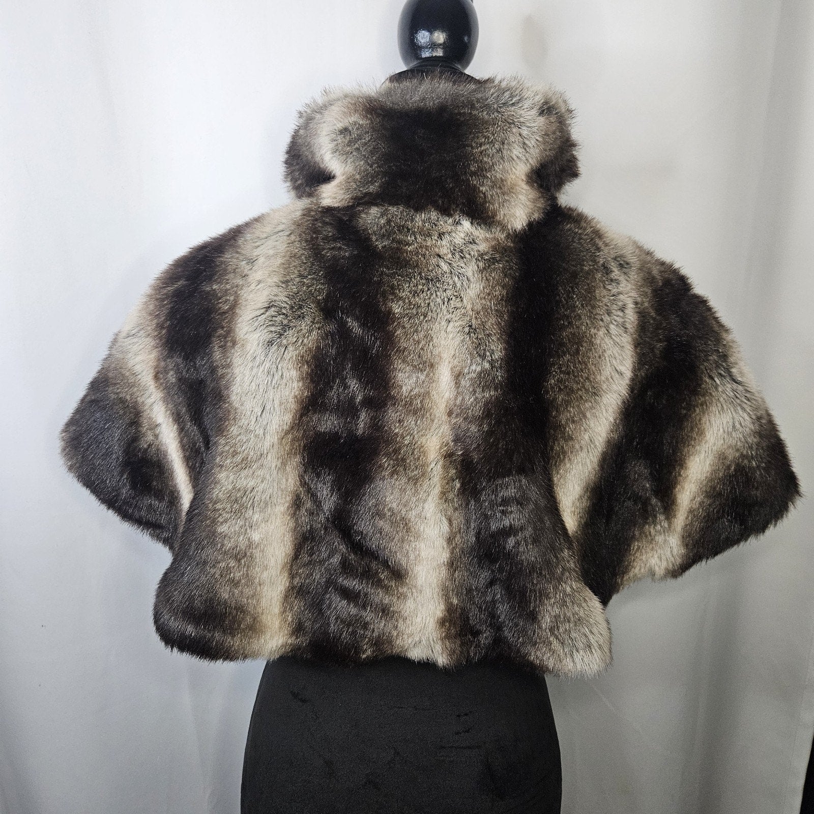 Y2K Charming Charlie Faux Fur Chinchilla Shrug Vest Cape One Size