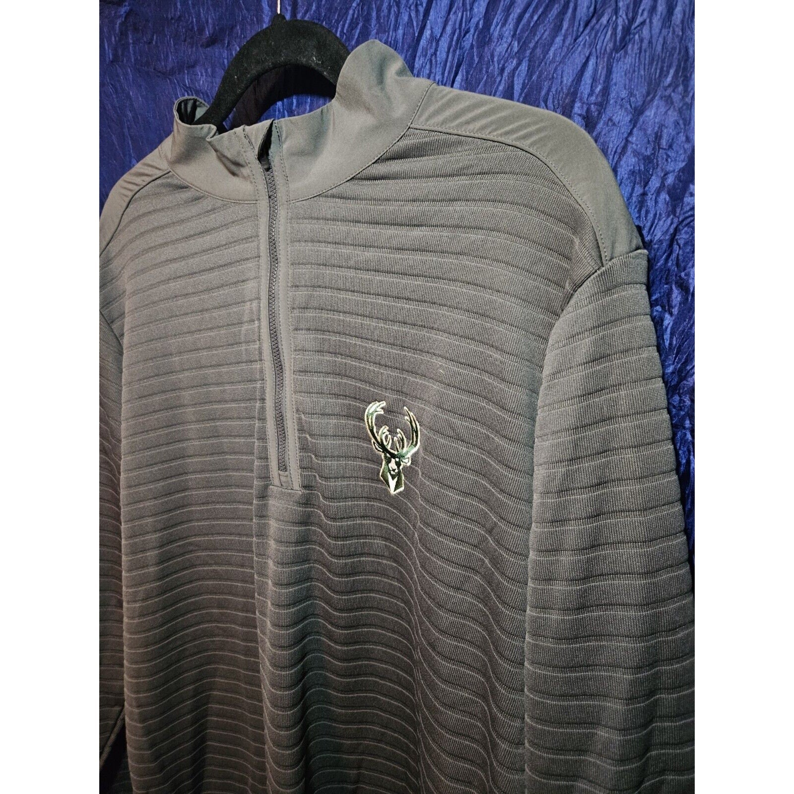 Antigua Women’s Milwaukee Bucks Basketball Logo Quarter-Zip Sweatshirt 2X XXL