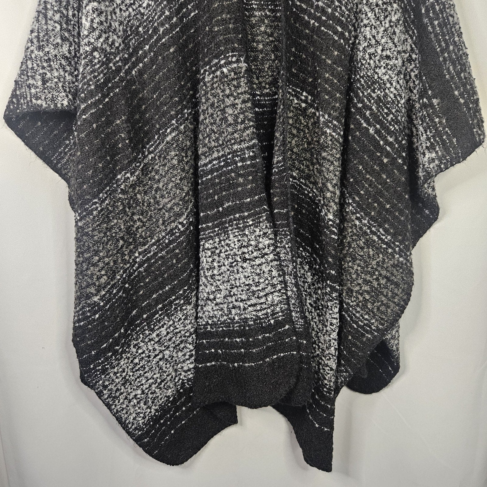 Woolrich Womens Drape Blanket Shawl Wrap Black Gray Stripe Oversize Knit OS
