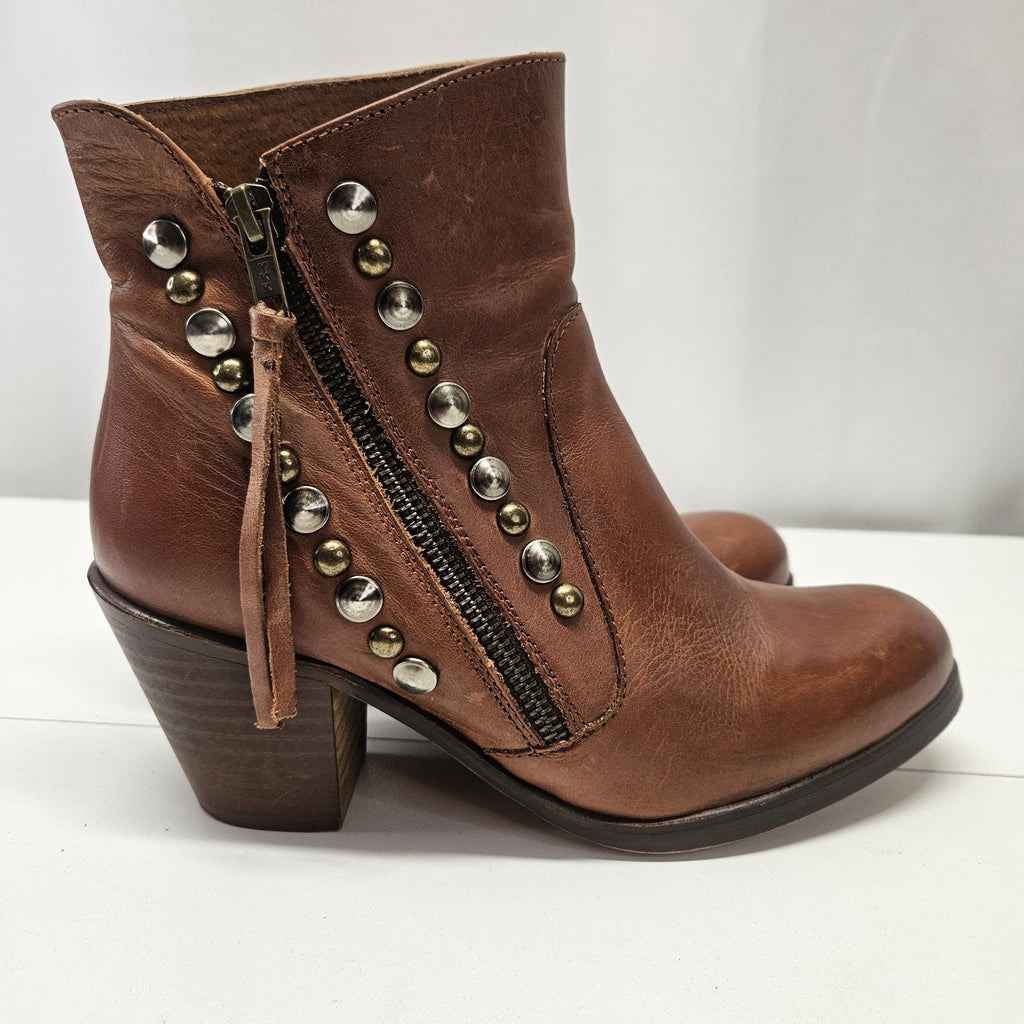 Chio Studded Brown Leather Heeled Ankle Boot 38 1/2 EU US 8-8.5 M Western Spain