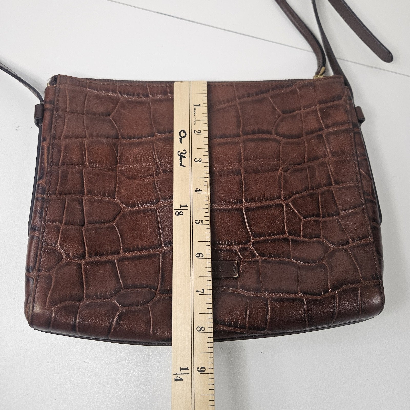 Vintage FOSSIL Croc Embossed Brown Leather Shoulder Crossbody - 10 x 8"