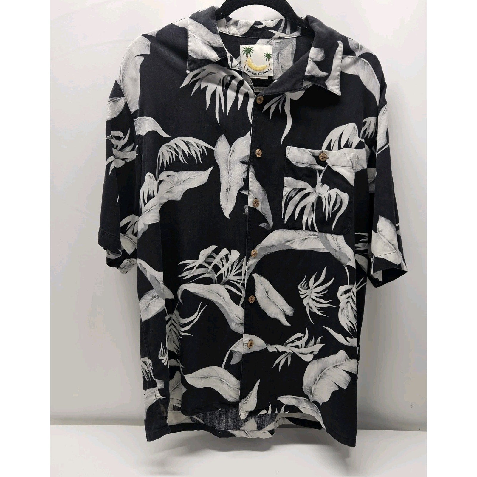 Vintage Banana Cabana Mens Black Gray Floral 100% Silk Short Sleeve Shirt Large