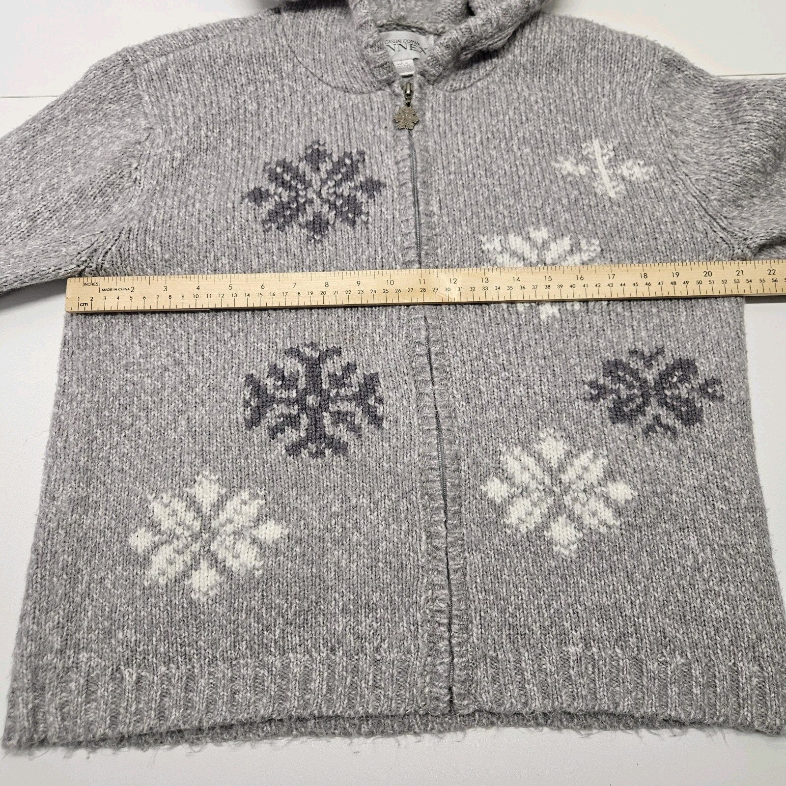Vintage Womens Full Zip Gray Cardigan Snowflake Sweater Large Nordic Ski