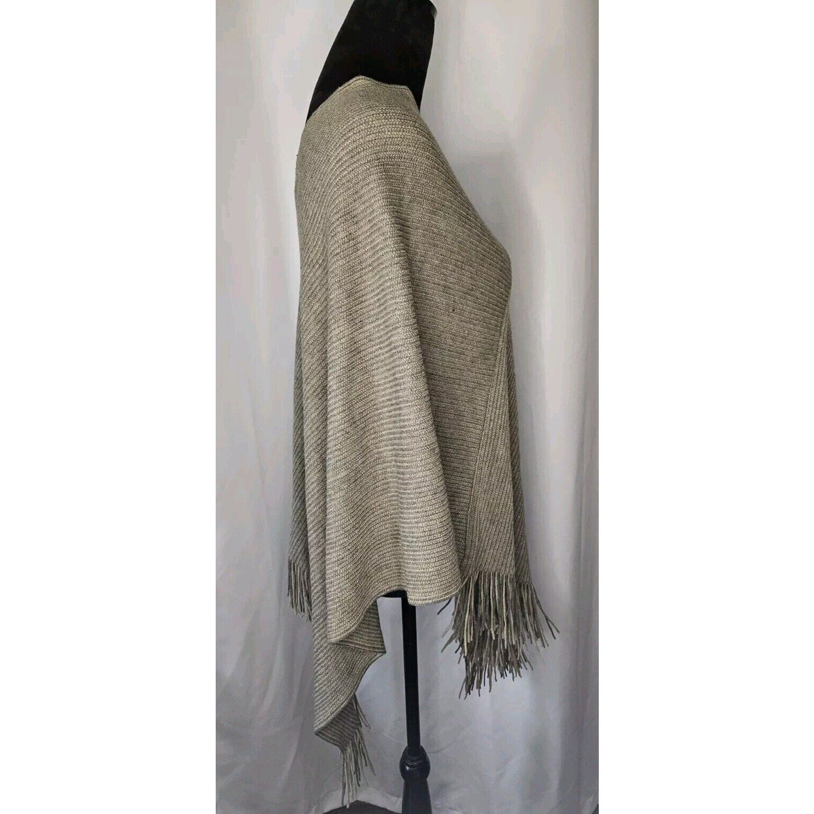 Steve Madden Women's Grey Tasseled Fringe Poncho Cape One Size Two-Tone